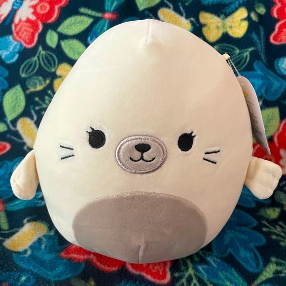 LUCILLE the 8” seal squishmallow - Picture 1 of 4